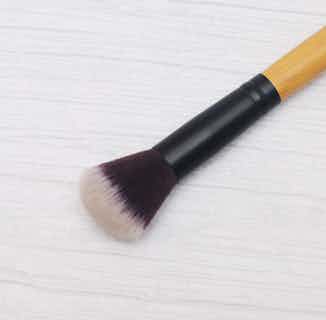 Ethically Made Make-Up Brush | Highlighting from Flawless in vegan friendly makeup brushes, natural vegan makeup brands
